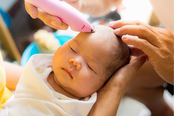 Cara cukur rambut bayi - bebeclub Cara cukur rambut bayi - bebeclub