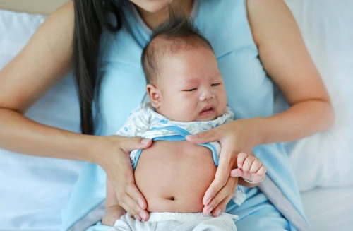 Anak laki-laki lesu akibat diare Anak laki-laki lesu akibat diare