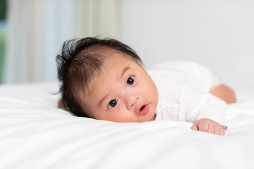Stimulasi bayi 1 bulan. Stimulasi bayi 1 bulan.